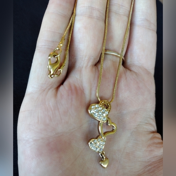 Vintage Avon Gold And Rhinestone Heart Pendant Necklace - Picture 2 of 7